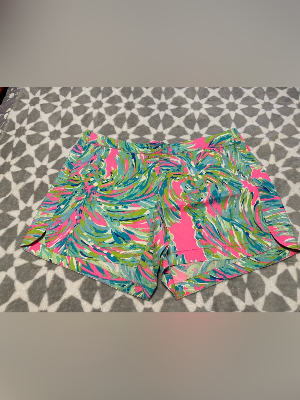 Lilly Pulitzer “Island Time” ocean view shorts medium